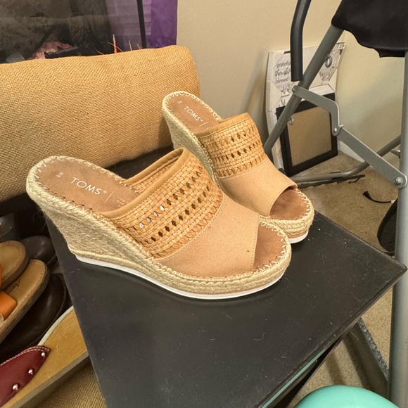 Beige Woven Wedge Sandals - Picture 3 of 7